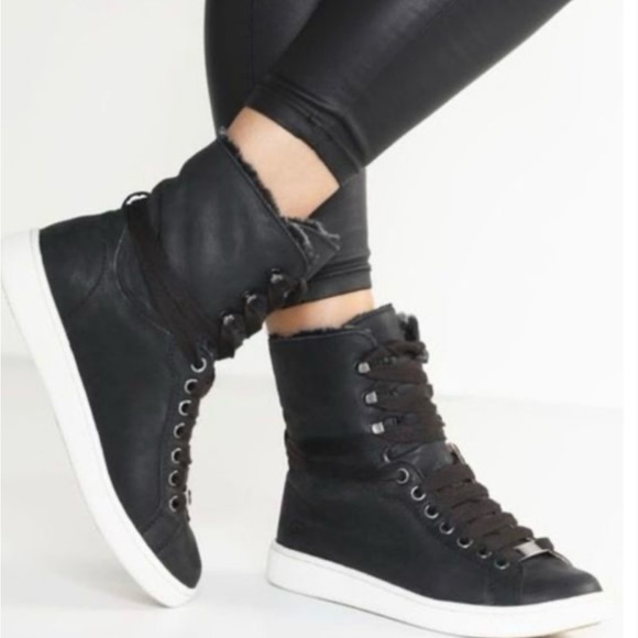 UGG Women’s Starlyn Full Grain Leather Fold Over Trainers - Black (Size 5)🌹 - Picture 1 of 14